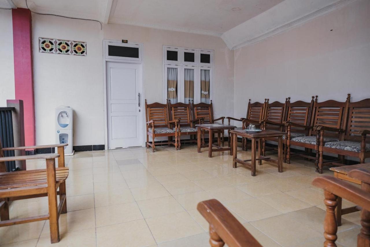 Reddoorz Syariah Near Kebun Raya Liwa Hotell Negarabatin Eksteriør bilde